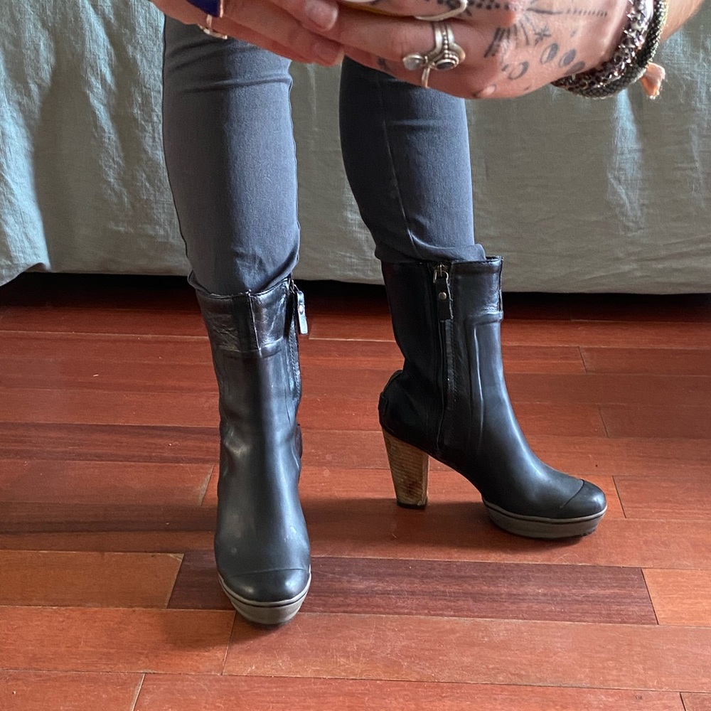 SOREL heeled boots